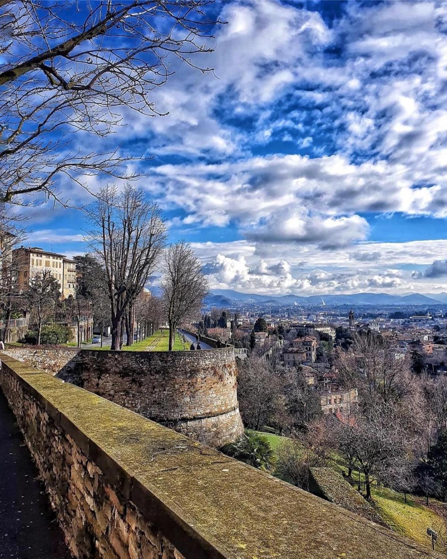 Cozy Apartment Center Bergamo Luaran gambar