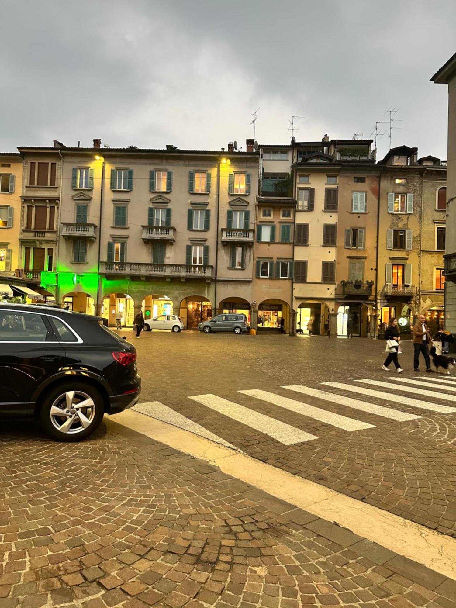 Cozy Apartment Center Bergamo Luaran gambar
